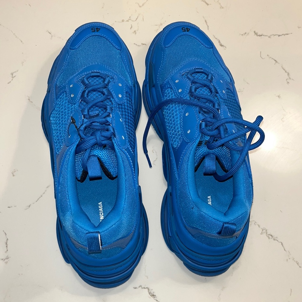 BALENCIAGA TRIPLE S BLUE SNEAKERS